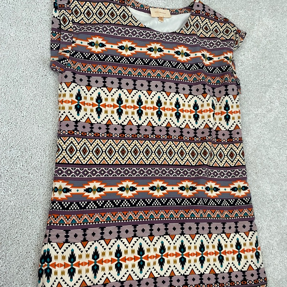 Multicolored short sleeve shift dress. Size S.